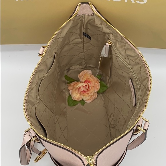 MICHAEL KORS CHARLOTTE LARGE TZ TOTE POWDER BLUSH - Picture 14 of 16